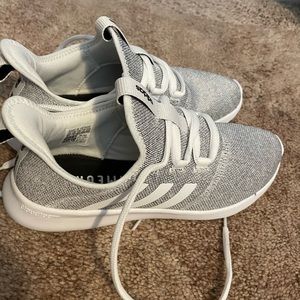 NWOT Adidas women’s tennis shoes size 8.5 grey with white